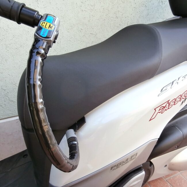C.L.M: antifurto blocca manubrio per scooter e moto