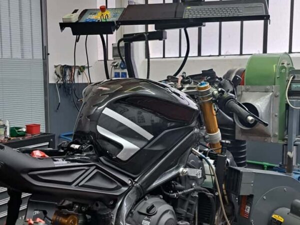 Triumph Daytona Moto