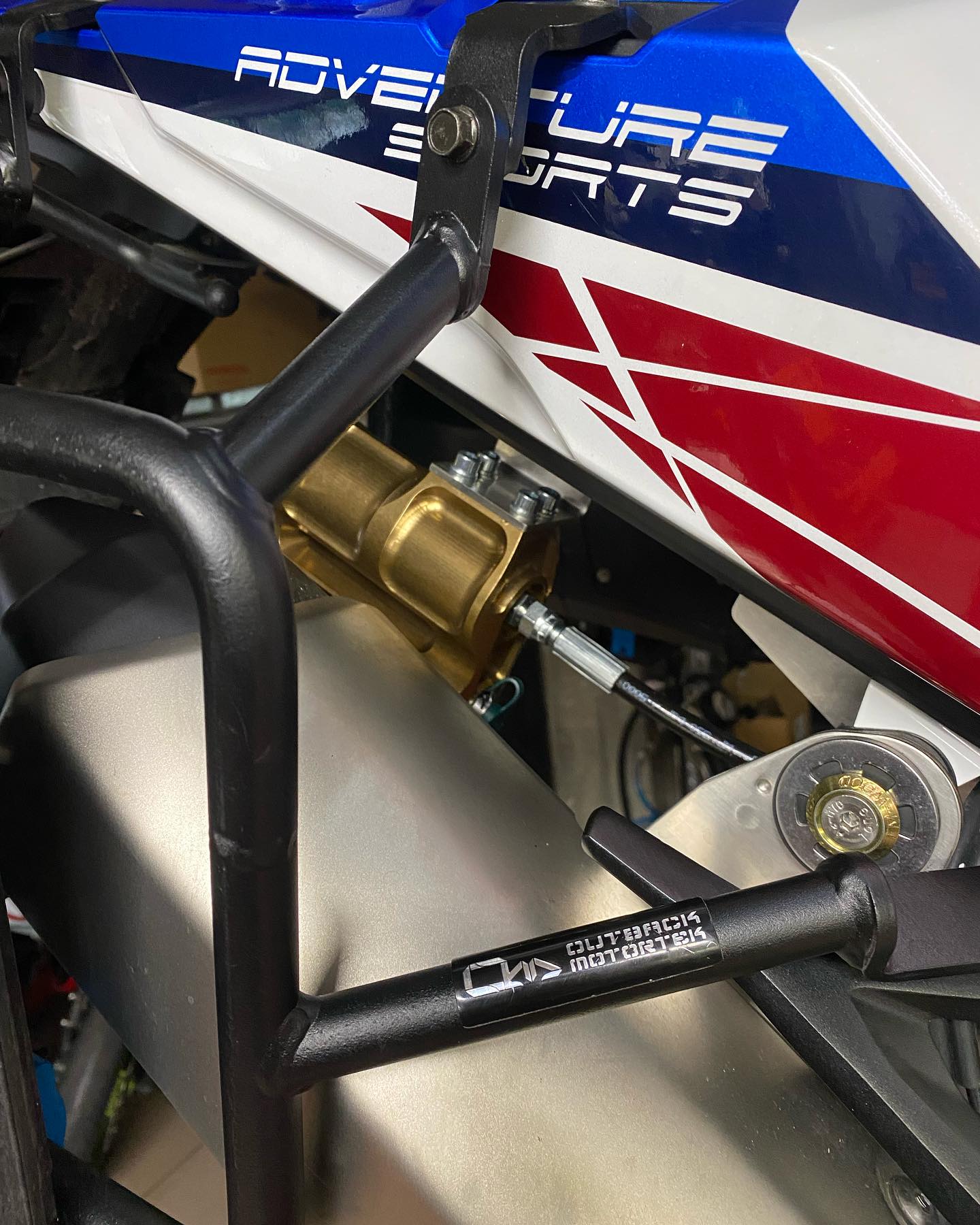 Un altro kit @umbriakinetics_airtender installato su Africa Twin 1100 adventure ...