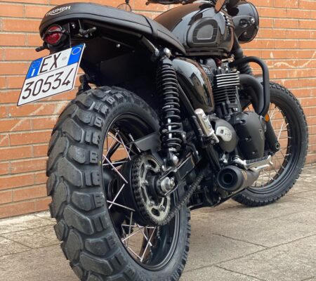 Triumph Bonneville Total Black #fabbrismotospecial #fabbrismoto #special #triump...
